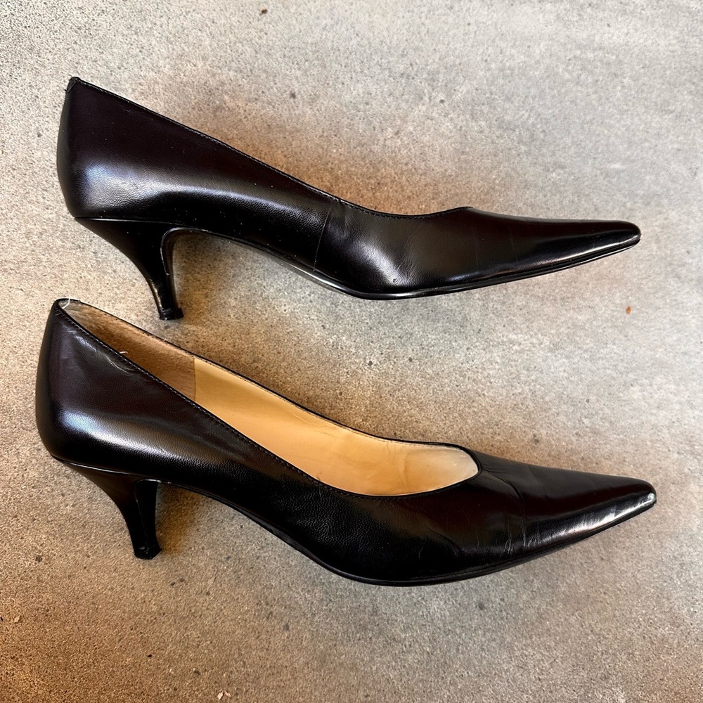 BANDOLINO Black Pointed Toe Heels - Picture 6 of 13